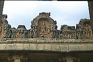 Hampi Ruin: smashed heads